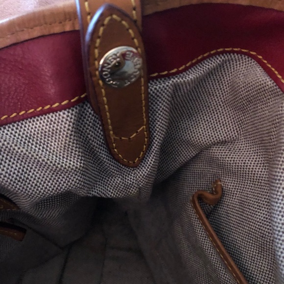 Dooney & Bourke Red Large Handbag with matching Makeup Bag - Picture 7 of 14